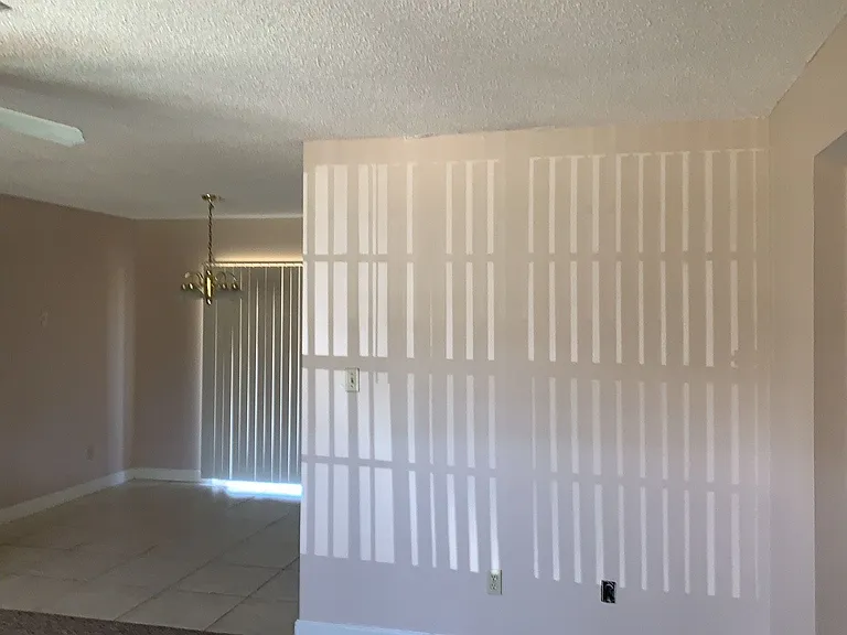 313 NW Tyler Ave — Photo 4