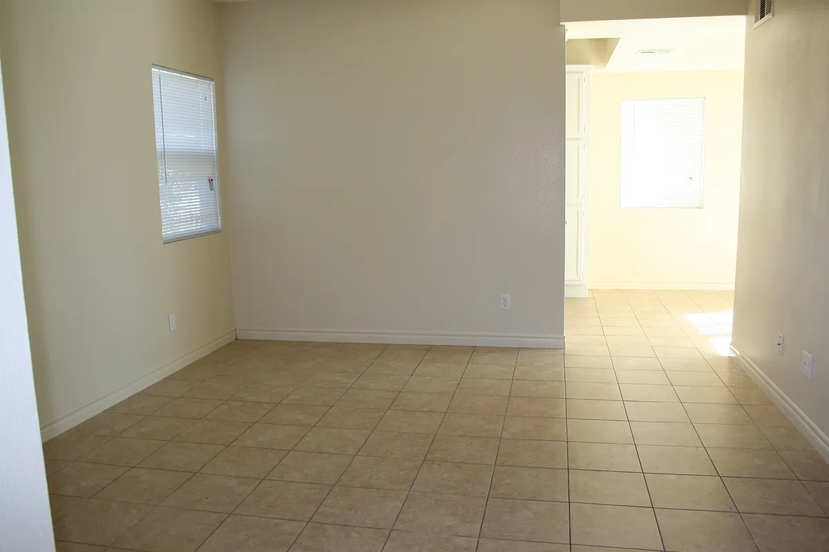 Building Photo - 5350 La Sierra Ave #S