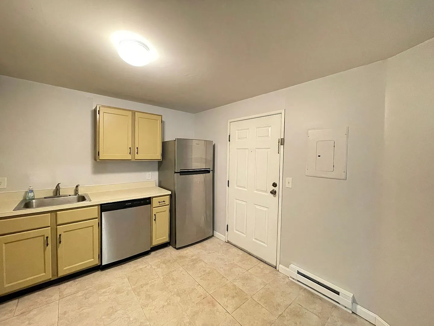 2 bed, 1.0 bath, 665 sqft, $1,750 — Photo 4