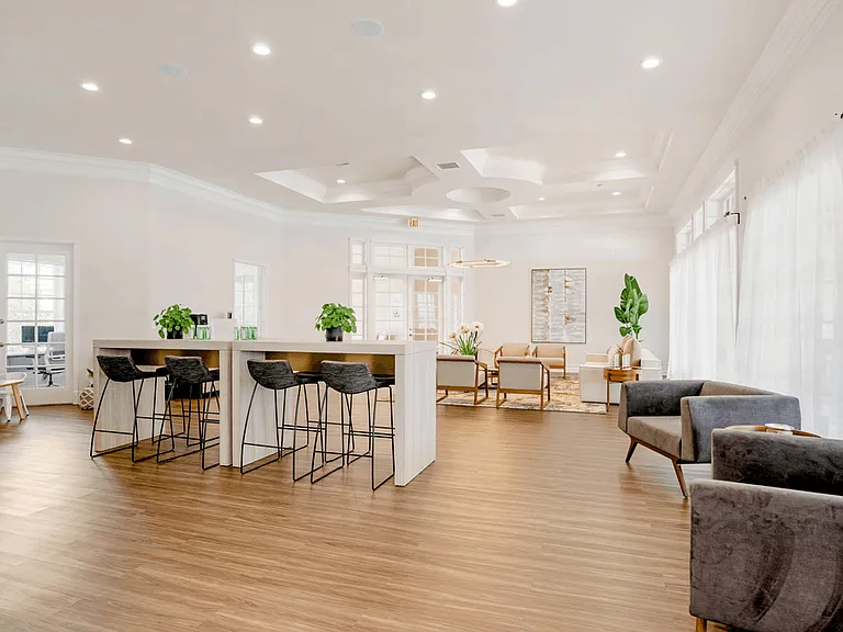 The Estates at Wellington Green Apartments — Photo 11