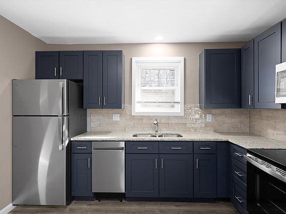 2nd image of 6 Manor Dr #2