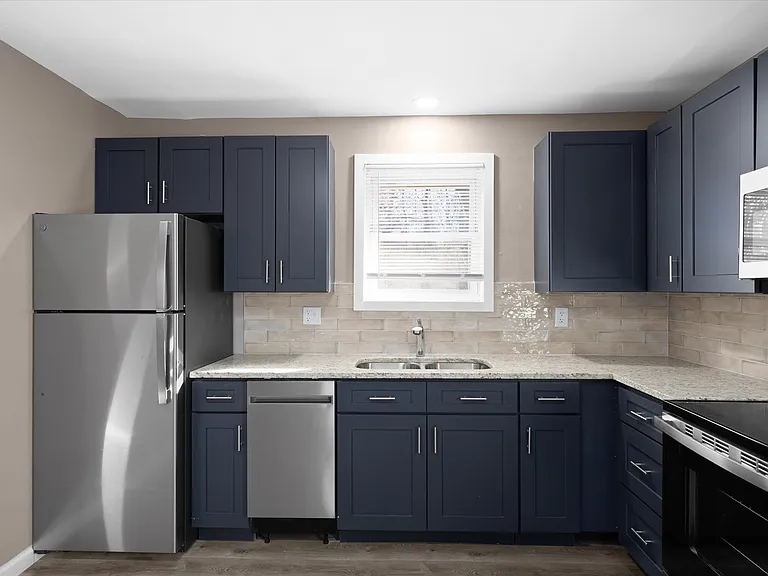 6 Manor Dr #2 — Photo 2