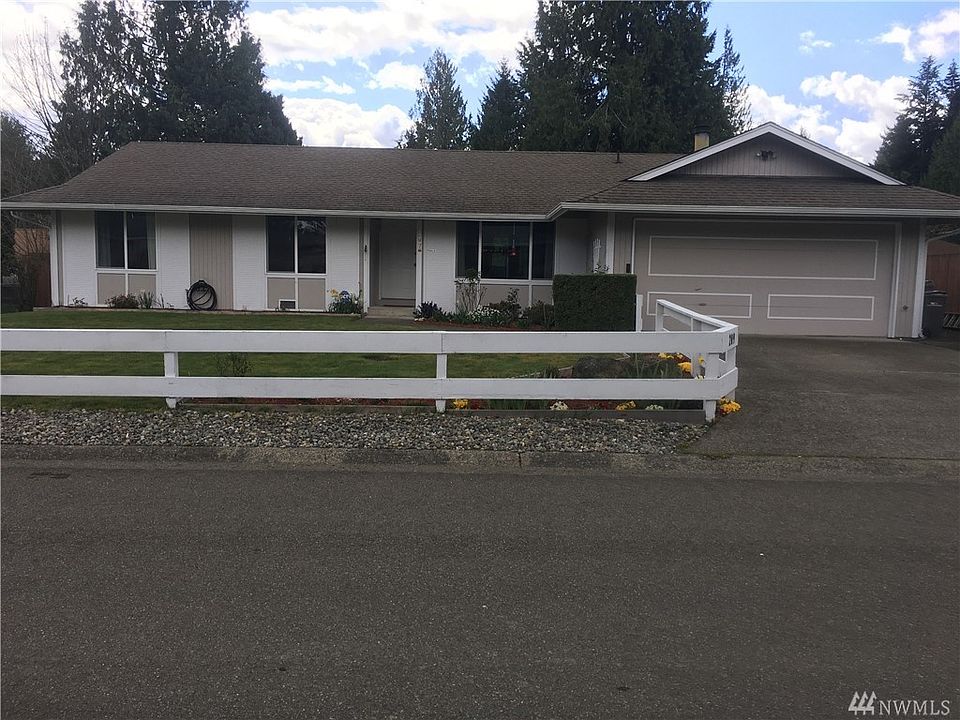 1st image of 209 NE Mulberry Ln