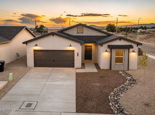 6587 Phoenix St, Las Cruces, NM 88012