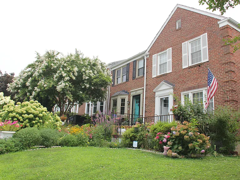 209 Brandon Rd — Photo 4