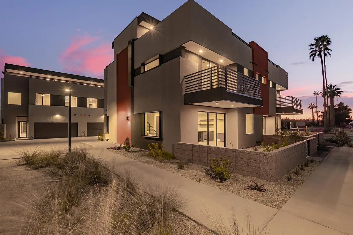 1002 courtyard - 7121 E Wilshire Dr #1002