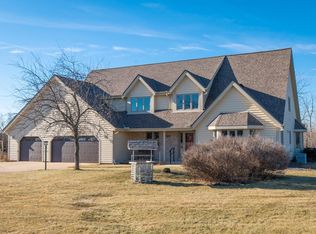 1961 Ulao Ct, Grafton, WI 53024