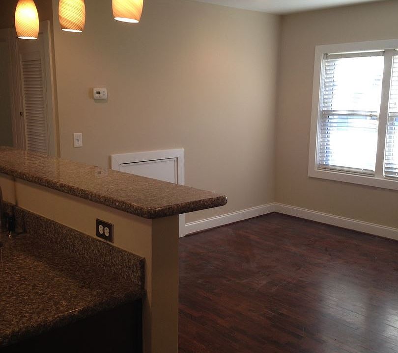 2nd image of 626 Irwin St NE APT 1