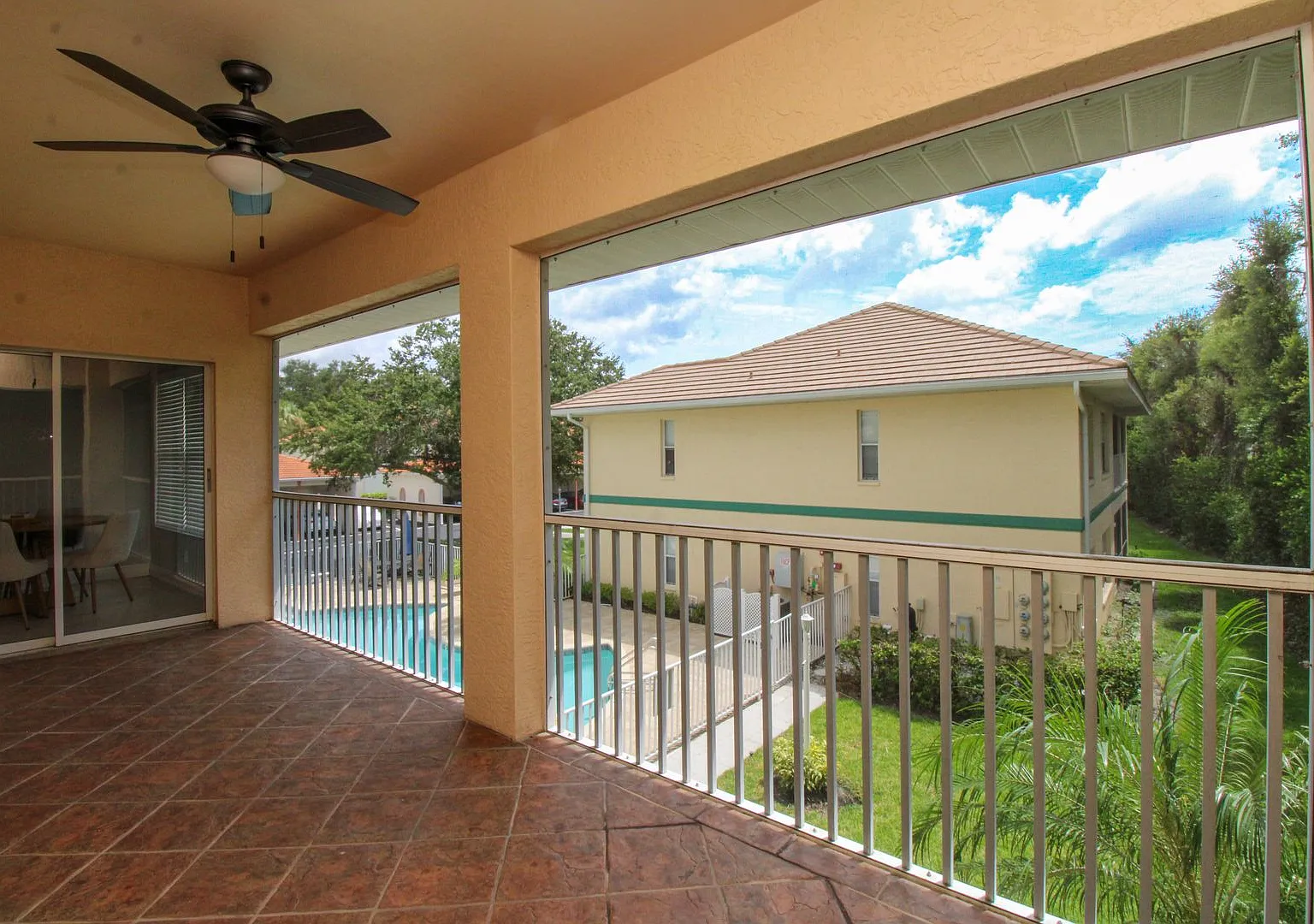 ** 3 Bedroom Coach Home Fully Remodeled In Berkshire Landings, Naples, Florida ** Seasonal ** — Photo 3