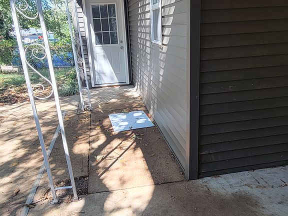 3rd image of 1115 N Cherry St