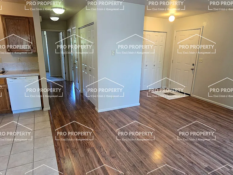1506 E 5th St — Photo 6