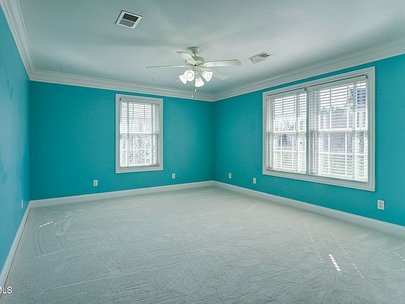 36th image of 405 Heather View Dr