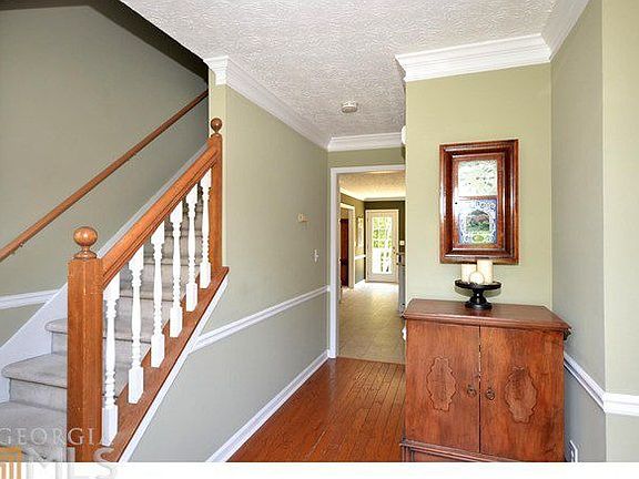 2nd image of 2354 Stratford Ln