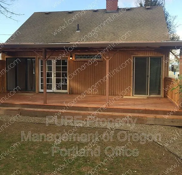 6320 NE Simpson St — Photo 1