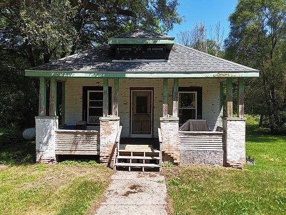 5th image of 18846 Maple St