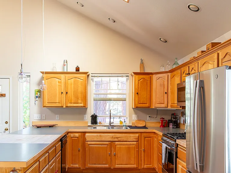 1137 NW Stannium Rd — Photo 9