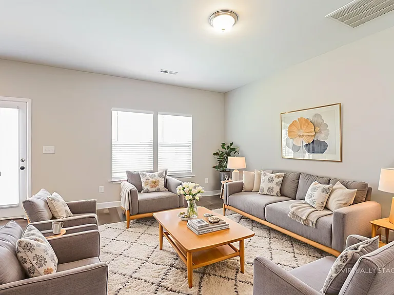 1020 N Oakwood St — Photo 4