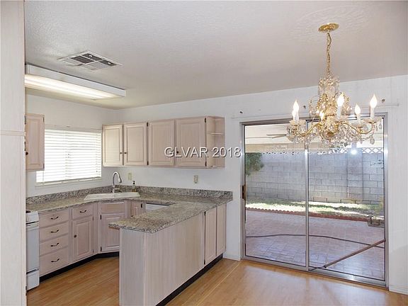 5th image of 1415 S Christy Ln