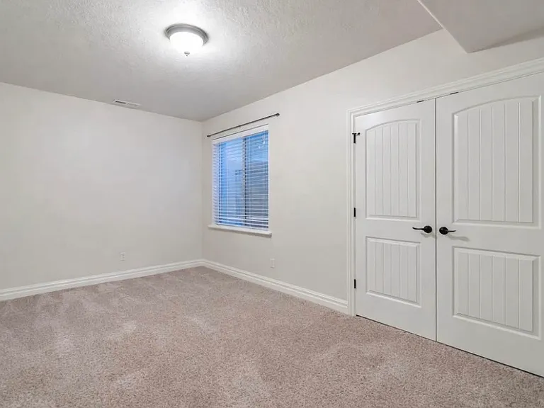 10252 S 3570 W #B — Photo 9