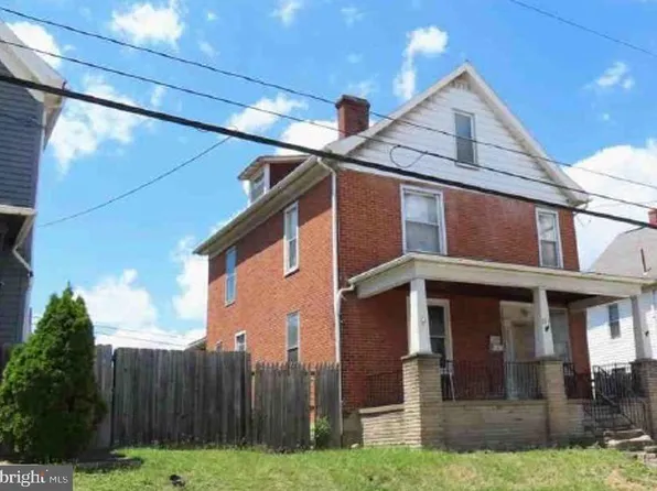 215 N 4th St, Youngwood, PA 15697