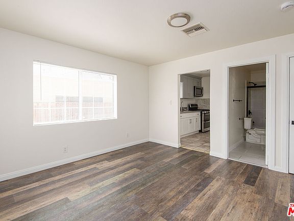 4th image of 2134 S Cloverdale Ave
