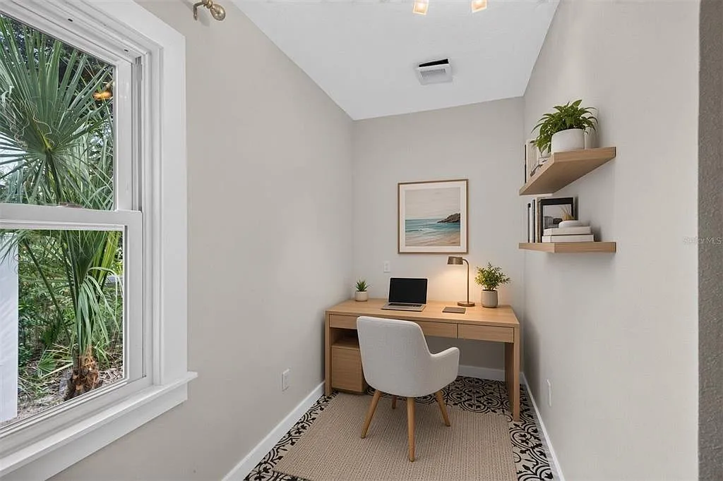 2 bed, 1.0 bath, 804 sqft, $2,500 — Photo 4