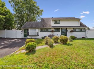9 Farmbrook Dr, Old Bridge, NJ 08857