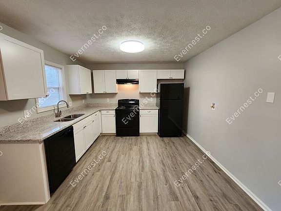 3rd image of 3660 Creekwood Trl