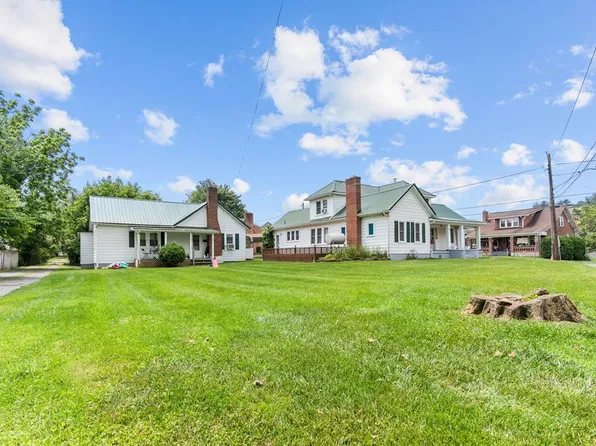 307-309 Calhoun St, Galax, VA 24333