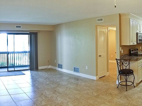 3rd image of 3800 Saxon Dr APT 25B