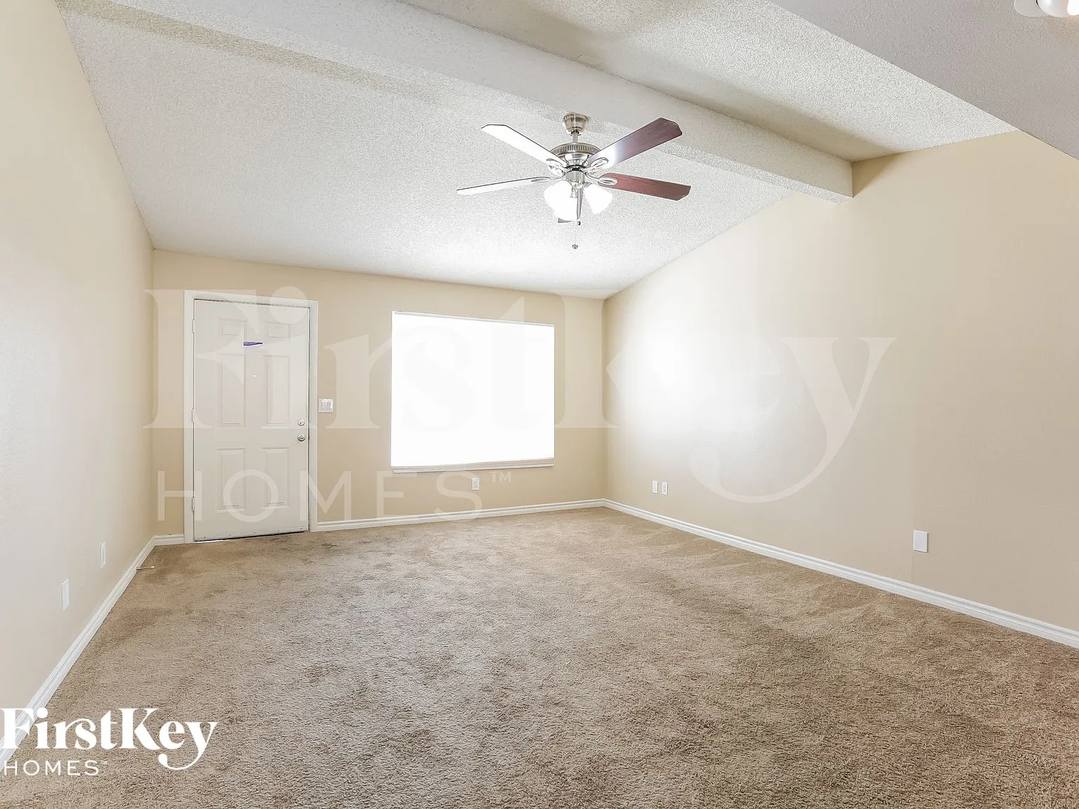 3 bed, 2.0 bath, 1626 sqft, $1,915 — Photo 3
