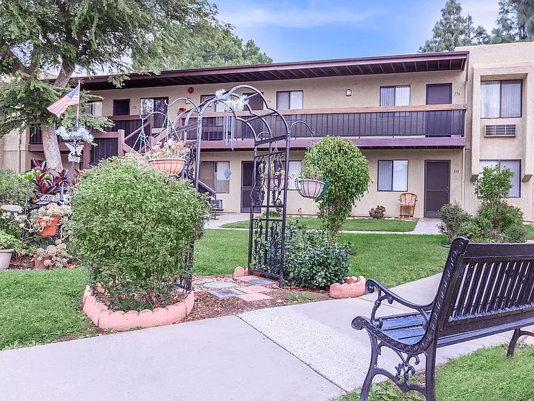 Heritage Park Alta Loma 55+ — Photo 2