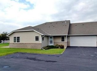 6273 Creekview Ln N, Brooklyn Park, MN 55443
