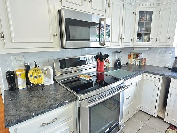 3rd image of 164 Holyoke St