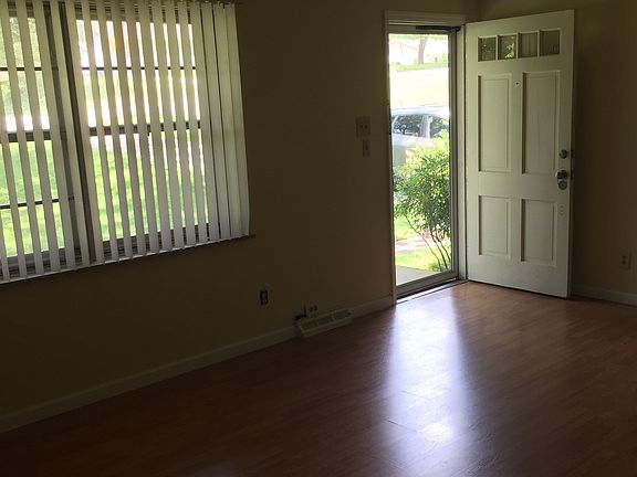 4th image of 1120 Glade Hill Dr