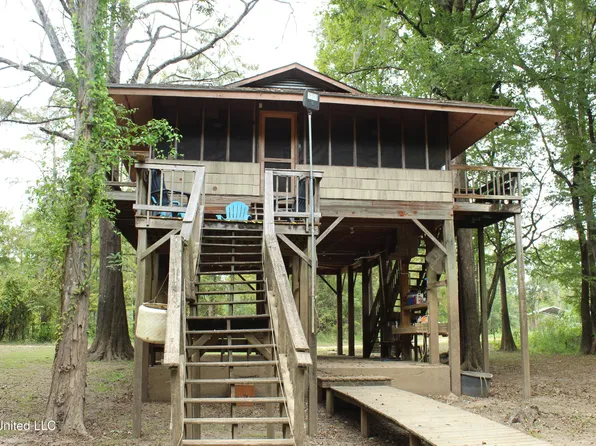 1122 Beaver Dam Dr, Lucedale, MS 39452
