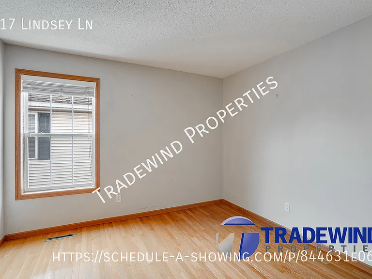 917 Lindsey Ln — Photo 16