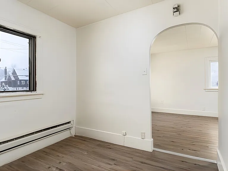 723 W Lewis St — Photo 7
