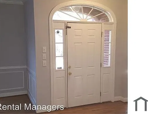 5 bed, 2400 sqft, $3,200 — Photo 4