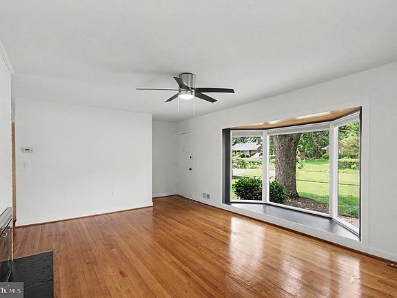 4th image of 5422 Ferndale St