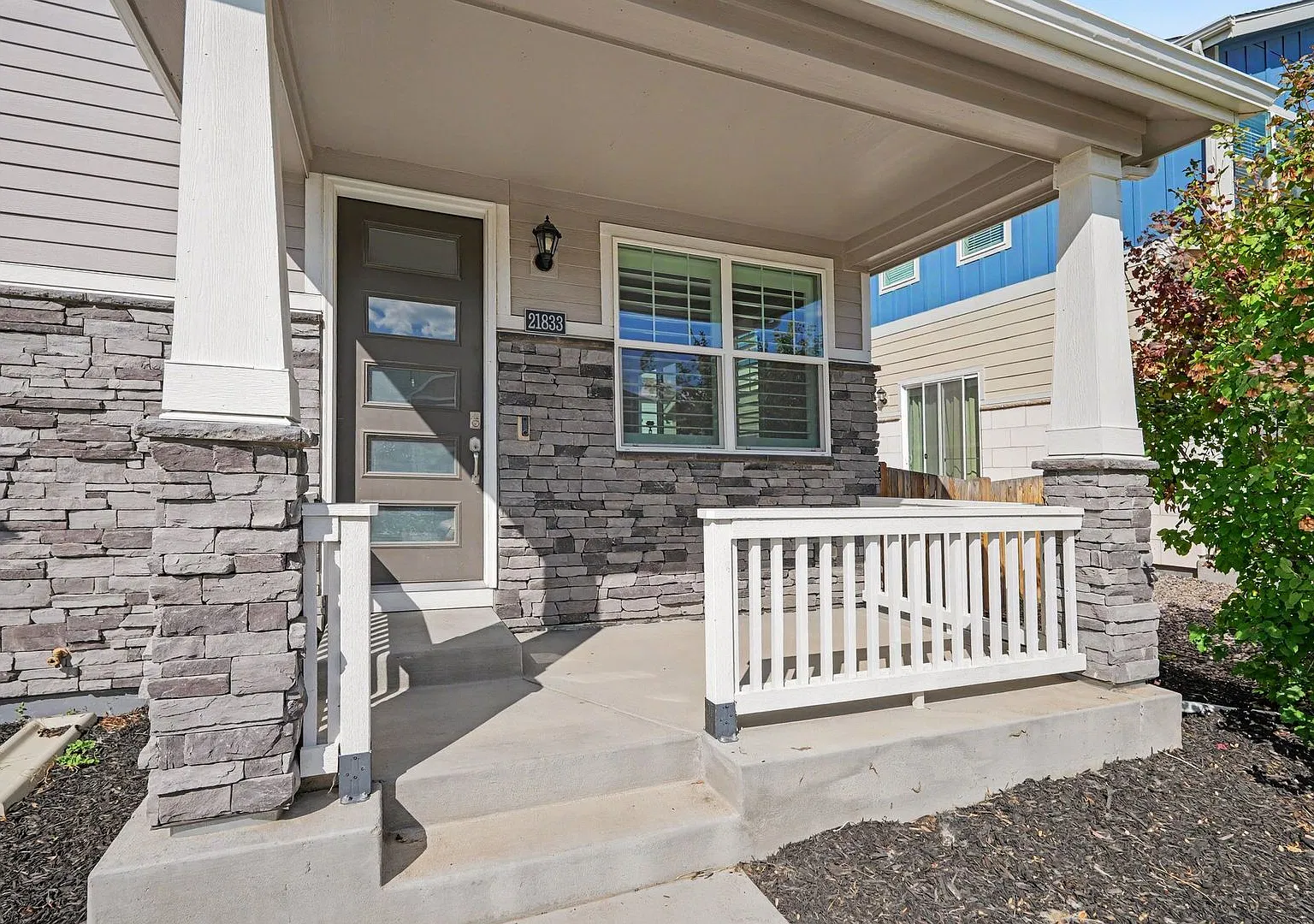 Beautiful Newer 3-Bedroom Home in Horizon Uptown Convenient to DIA, E-470 & Buckley SFB — Photo 3
