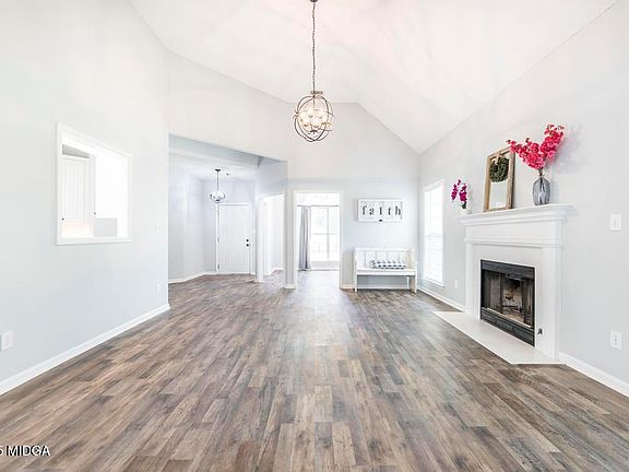 5th image of 308 Ellis Ct