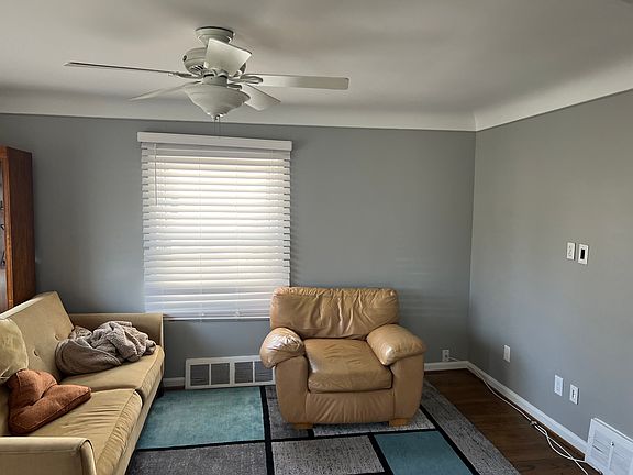 3rd image of 828 N Rembrandt Ave