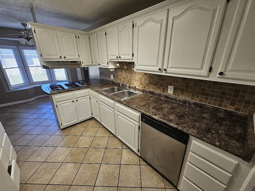 4 bed, 3.5 bath, 1971 sqft, $2,200 — Photo 3