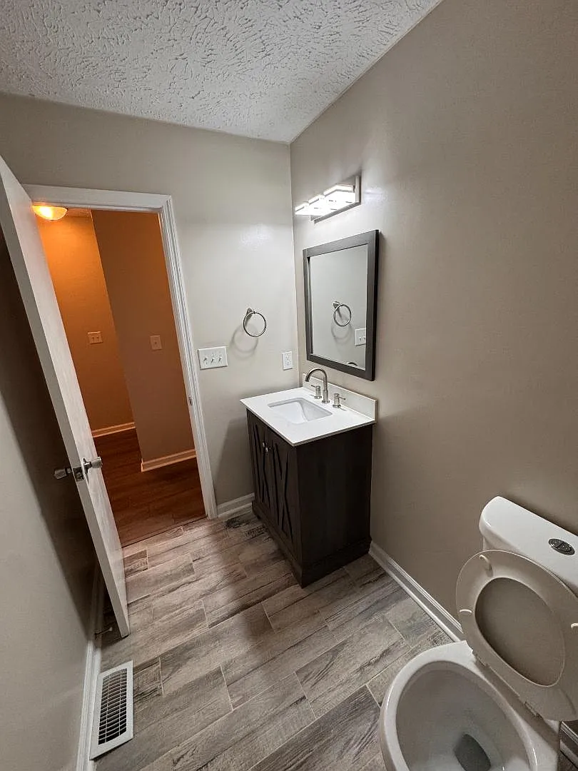 5813 Horton Pl — Photo 2