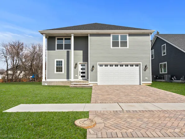 4016 Faith Ln, Saint Charles, IL 60174