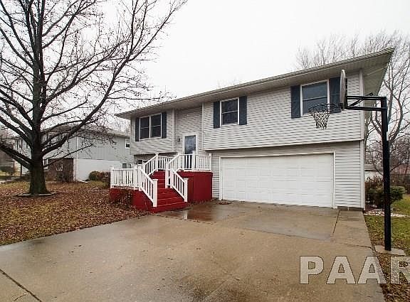 3rd image of 403 Pecan St