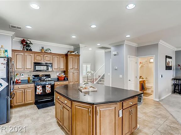 4th image of 10442 Gabaldon St