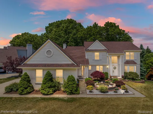 7622 Park Meadow Ln, West Bloomfield, MI 48324
