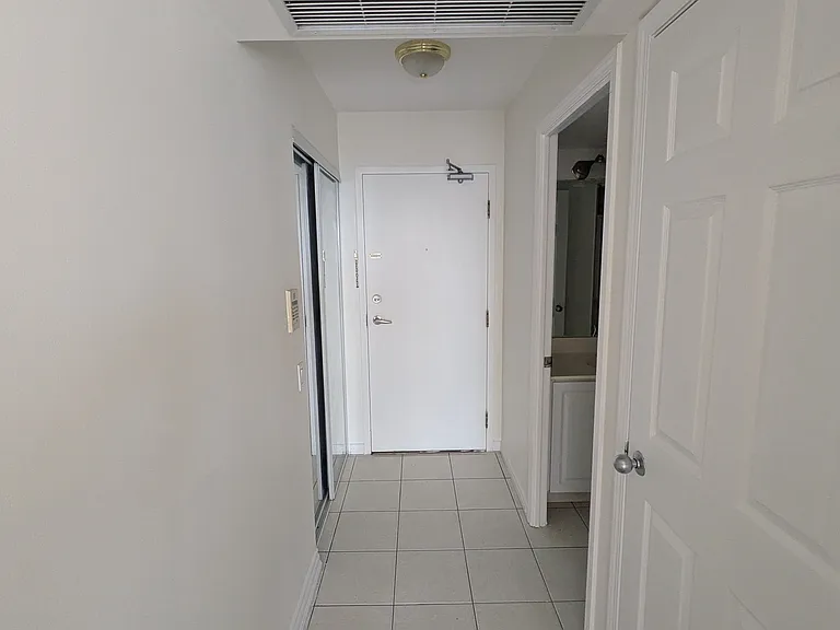 30 Harrison Garden Blvd #1906 — Photo 8